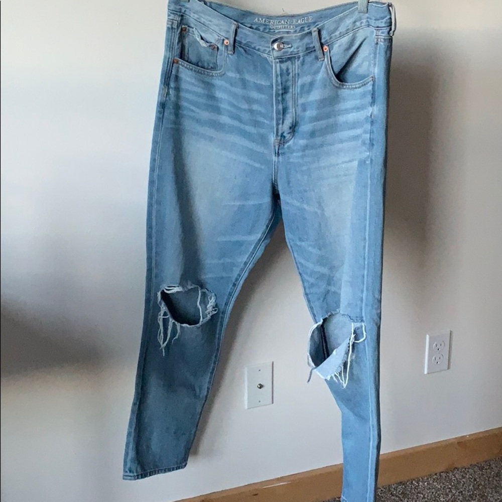 Light wash girlfriend jeans